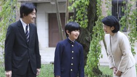 Princ Hisahito (12) s rodiči, princem Fumihitem a princeznou Kiko.