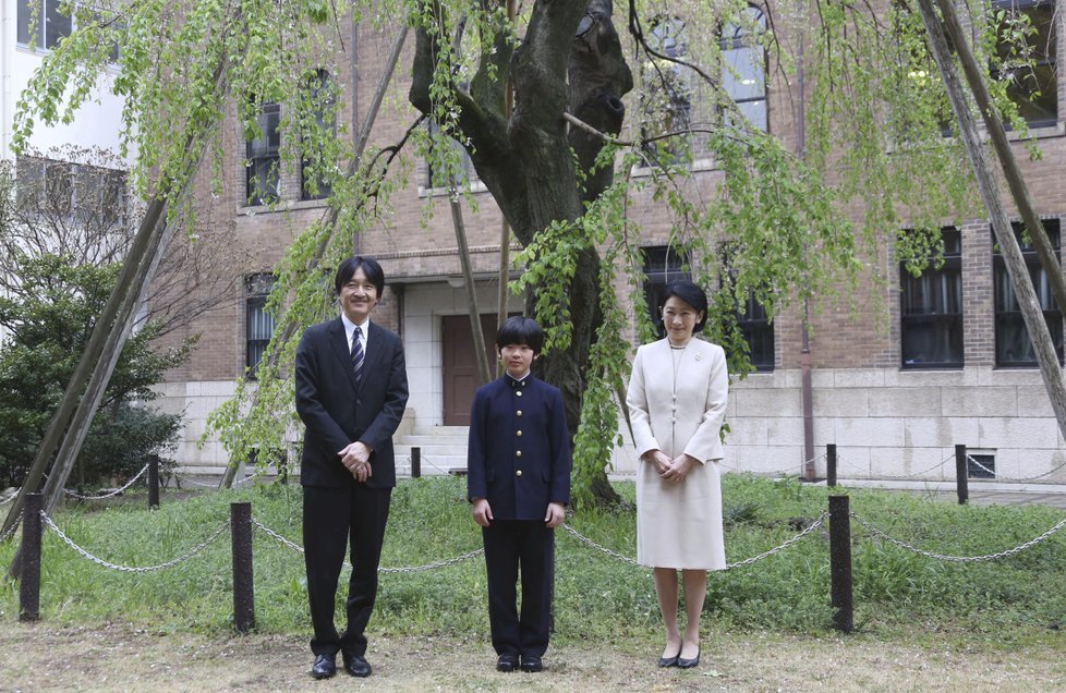 Japonský princ Hisahito (13) s rodiči, princem Fumihitem a princeznou Kiko