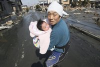 Japonci počítají mrtvé, dítě apokalypsy našlo tátu