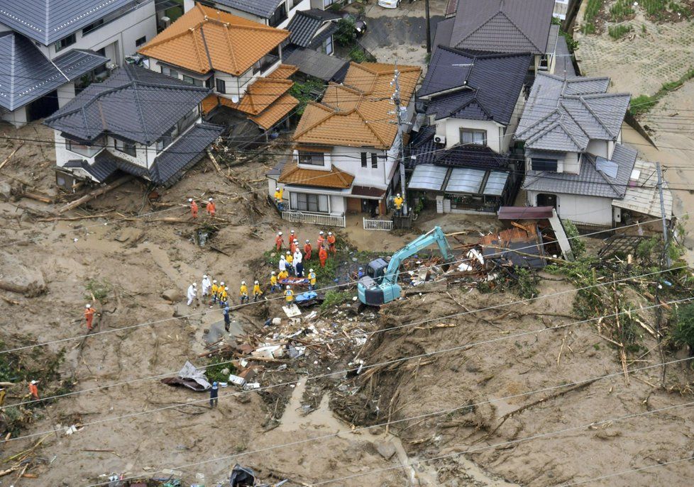 Hirošimu na západě Japonska ničí záplavy, vydatné deště a sesuvy půdy.