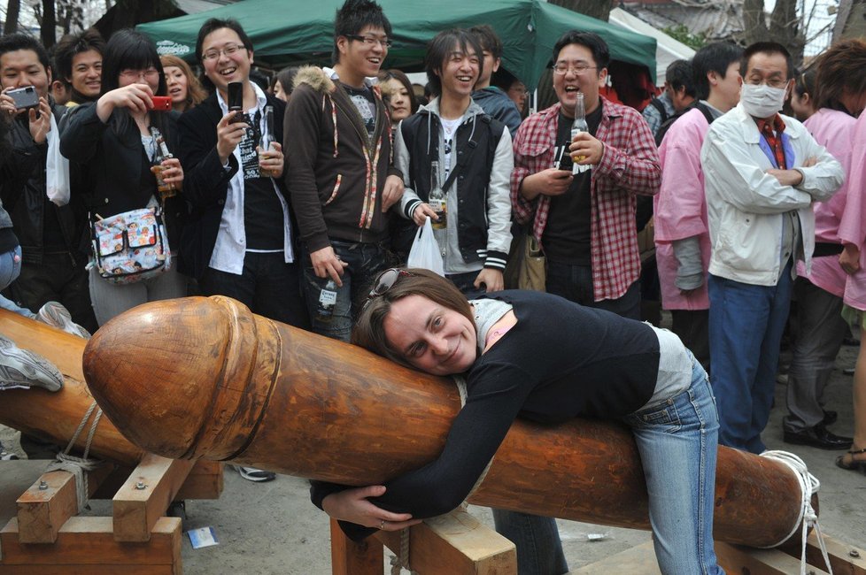 Japonské město Komaki 15. března každý rok zaplaví tisíce penisů. Japonci i turisté tak oslavují hojnost a plodnost.