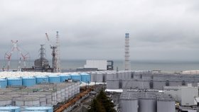 Kontaminovaná voda z Fukušimy má skončit v oceánu, uvedli experti