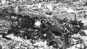 Zkáza po dopadu atomové bomby na Hirošimu v roce 1945. Zkáza po dopadu atomové bomby na Hirošimu v roce 1945.