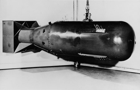 Zkáza po dopadu atomové bomby na Hirošimu v roce 1945