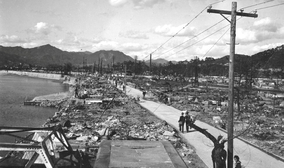 Zkáza po dopadu atomové bomby na Hirošimu v roce 1945.