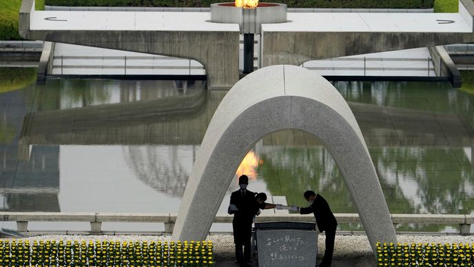 Japonsko si připomíná 75 let od svržení atomové bomby na Hirošimu.