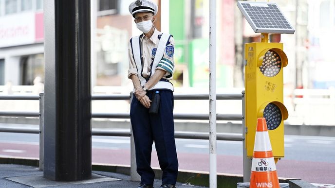 Hlídač - typický psot pro pracující seniory v Japonsku