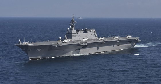 Japonsko zaskočilo Čínu i svět, chce mít poprvé od války letadlové lodě. Ústava mu to ale zakazuje