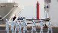 Počet nakažených koronavirem na lodi Diamond Princess, kotvící v přístavu Jokohama, vzrostl na 61 (7.2.2020)