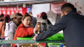 Matsutake je v Japonsku považována za delikatesu.