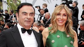 Bývalý předseda správní rady japonské automobilky Nissan Motor Carlos Ghosn s manželkou Carol