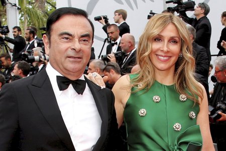 Bývalý předseda správní rady japonské automobilky Nissan Motor Carlos Ghosn s manželkou Carol.