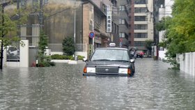 Japonsko zasáhly rekordní lijáky, hrozí povodně a sesuvy půdy.