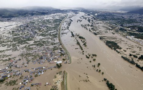 Tajfun Hagibis zpustošil Japonsko, přibývá obětí i zraněných. (13.10.2019)