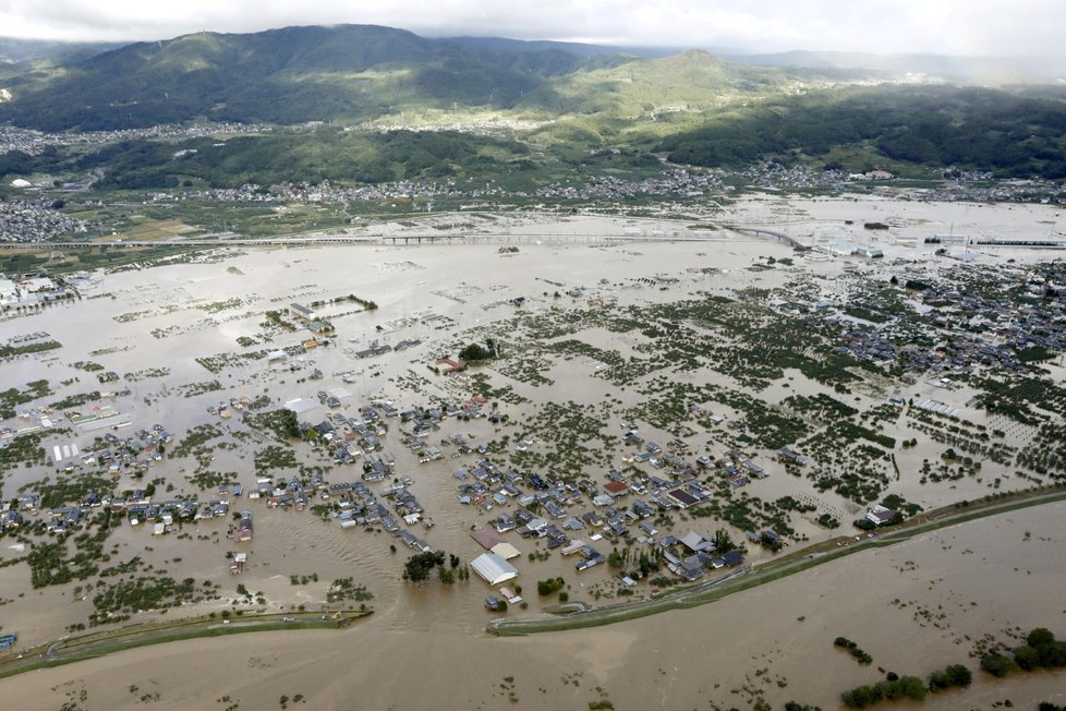 Tajfun Hagibis zpustošil Japonsko, přibývá obětí i zraněných. (13.10.2019)
