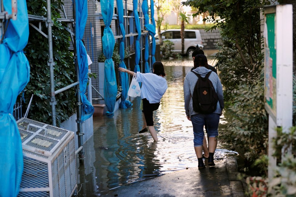 Tajfun Hagibis zpustošil Japonsko, přibývá obětí i zraněných. (13.10.2019)