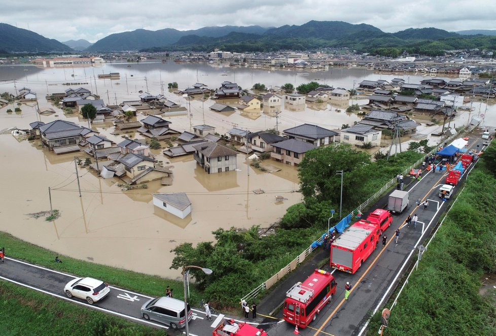 Město Kurashiki v prefektuře Okayama na jihozápadě je zaplavené. Silný déšť neustává, úřady vydávají nová varování.