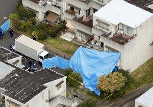 V Japonsku muž zabil manželku a děti a pak zapálil dům.