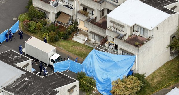 V Japonsku muž zabil manželku a děti a pak zapálil dům.