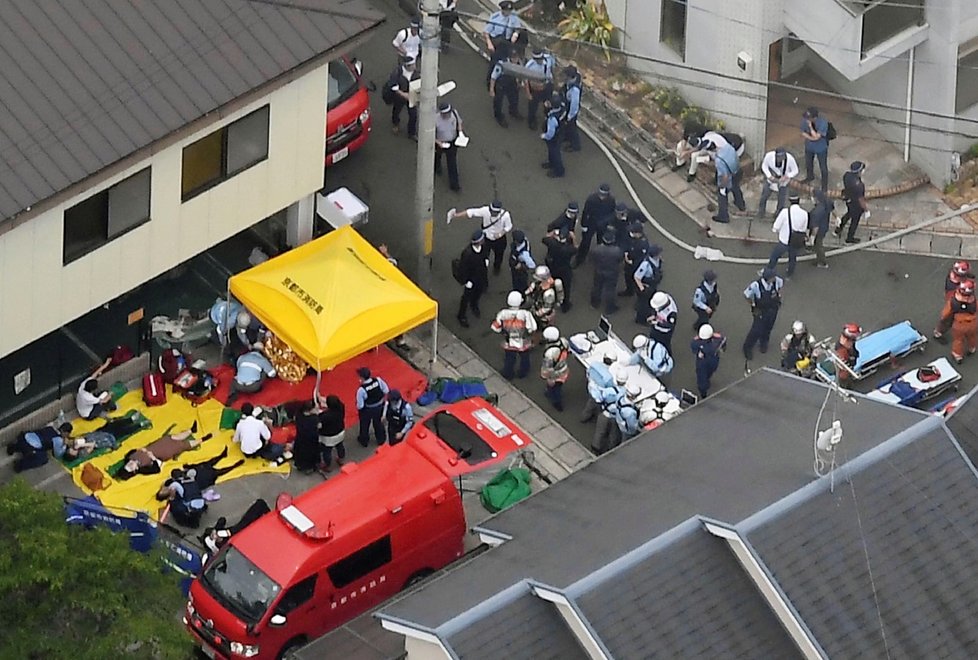 Při požáru ve studiu v japonském Kjótu zemřelo 24 lidí.