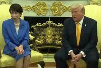 Trump přirovnal Írán k Pearl Harboru: Japonská premiérka nevěřícně koulela očima