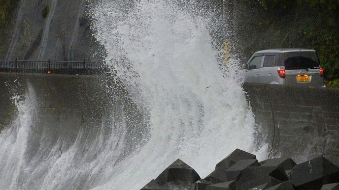 Japonsko se připravuje na příchod tajfunu Halong