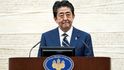 Japonský premiér Šinzó Abe chce snížit závislost země na dodávkách z Číny. Podpoří proto návrat výroby do Japonska dotacemi.