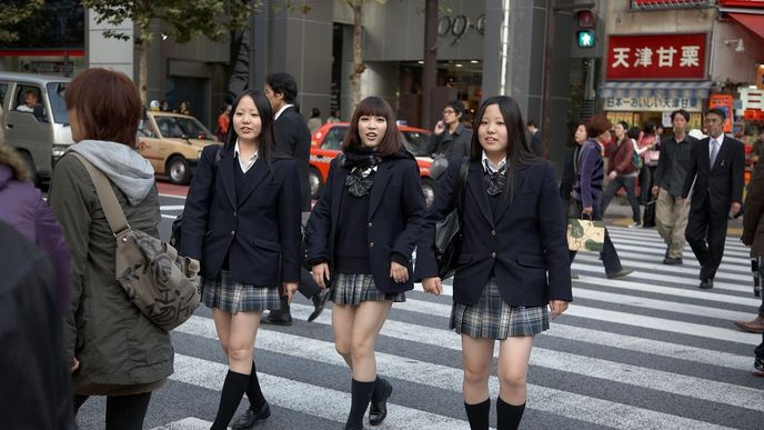 Japonské studentky ve školních uniformách.