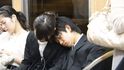 Japonci jsou takoví dříči, že dospávat musejí ve vlaku nebo třeba přímo v kanceláři na stole
