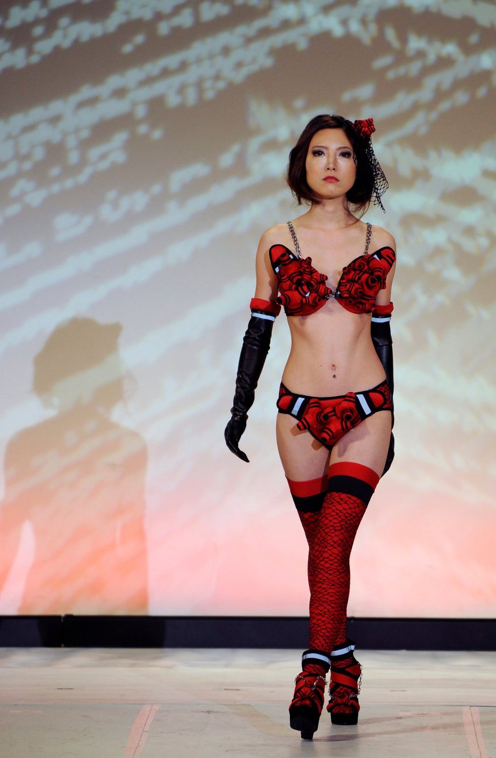Sexy modelky v japonském Tokiu předvedly spodní prádlo Triumph
