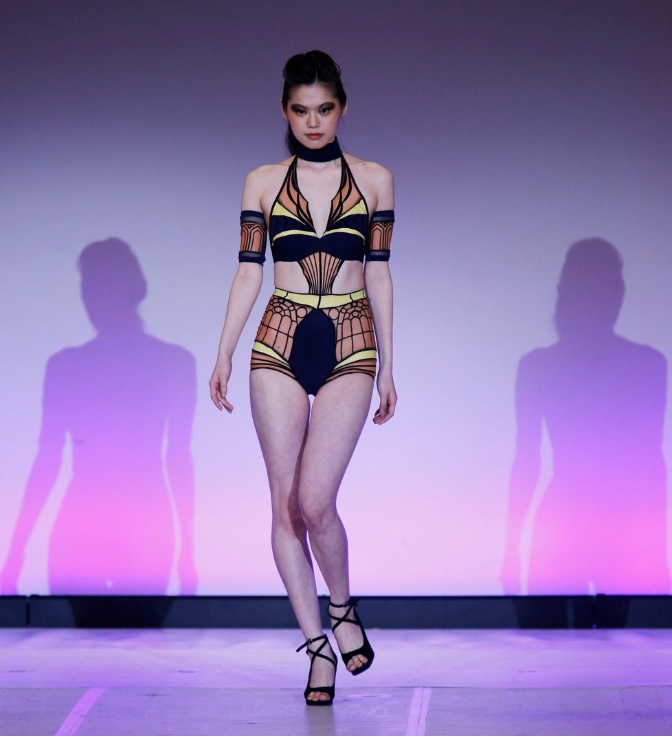 Sexy modelky v japonském Tokiu předvedly spodní prádlo Triumph