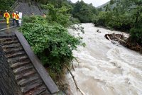 Mohutné lijáky vyhnaly z domova téměř půl milionu Japonců. Čtyři lidé zemřeli