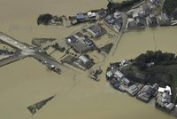 Statisíce evakuovaných, obří vlny, rušení letů: Japonsko ochromil tajfun Malakas