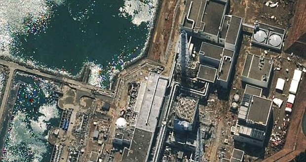 Letecký pohled na jadernou lektrárnu Fukušima 1.
