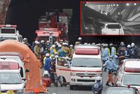 V Japonsku se zřítil dálniční tunel: Uvěznil několik aut, která vzplála