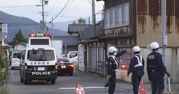 Šílený Japonec zabil nožem a puškou 4 lidi: Policisté ho po masakru zadrželi
