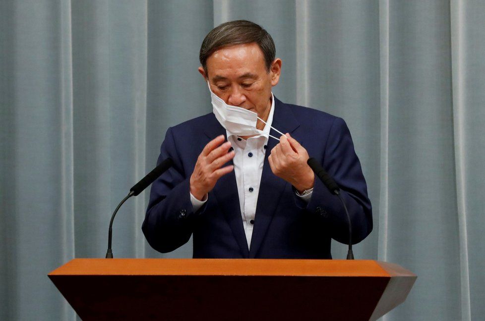 Novým předsedou vládní japonské Liberálnědemokratické strany (LDP) byl zvolen dosavadní mluvčí vlády Jošihide Suga. Stane se i premiérem.