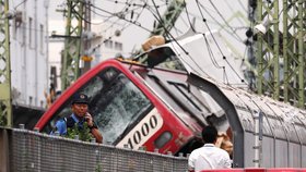 Při nehodě vlaku v Japonsku utrpělo zranění nejméně 35 lidí