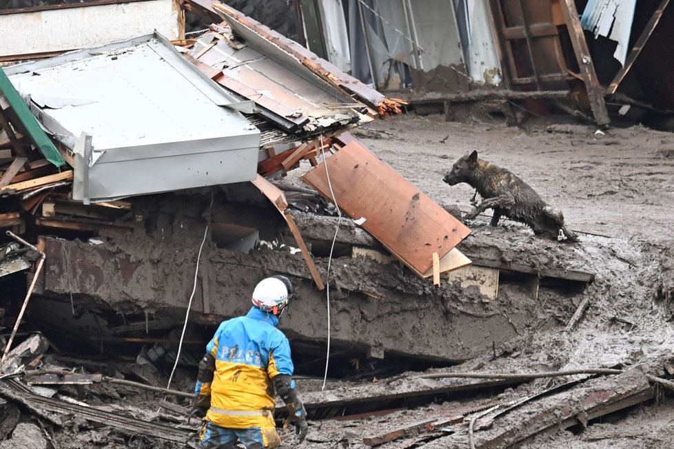 Záplavy v Japonsku zasáhly letovisko Atami (4. 7. 2021).