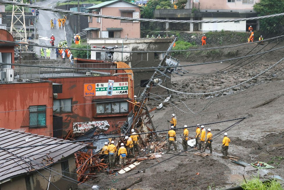 Záplavy v Japonsku zasáhly letovisko Atami (4. 7. 2021)