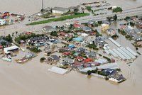 Japonsko sužují záplavy, mrtvých a pohřešovaných přibývá