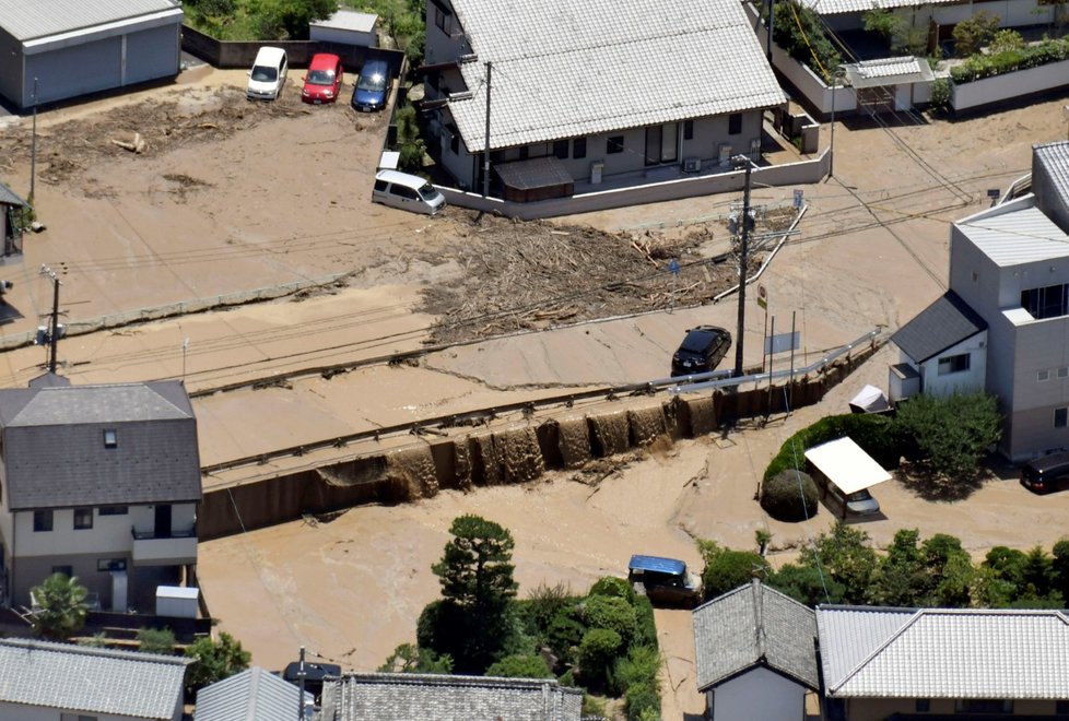 Záplavy a sesuvy půdy si v Japonsku vyžádaly již 156 obětí