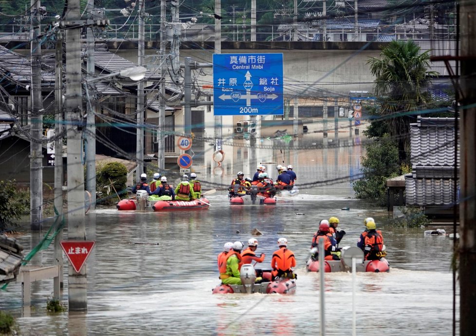 Záplavy a sesuvy půdy si v Japonsku vyžádaly již 156 obětí