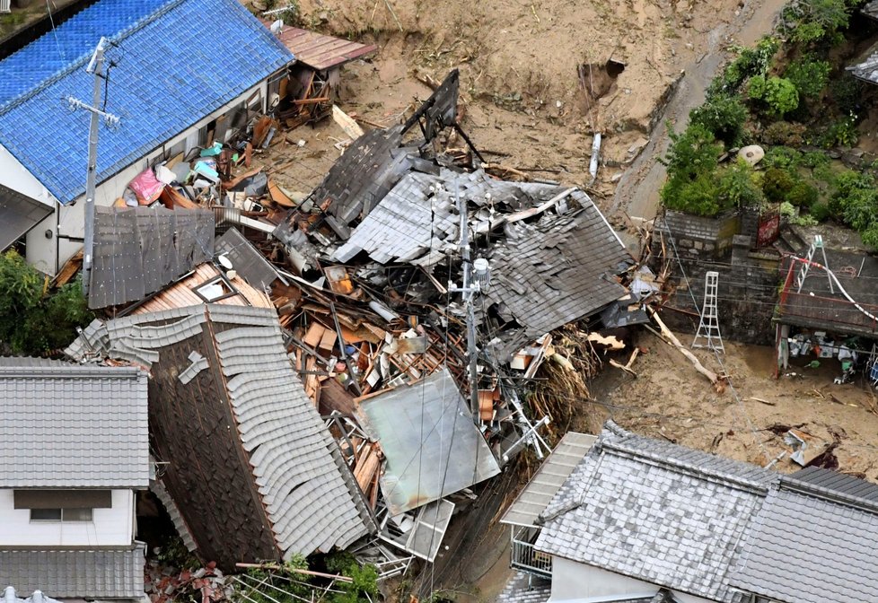 Počet obětí záplav v Japonsku stoupl na nejméně 156 osob