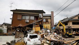 Desítky mrtvých, tisíce lidí odříznutých od zbytku světa: Japonsko pustoší obří záplavy