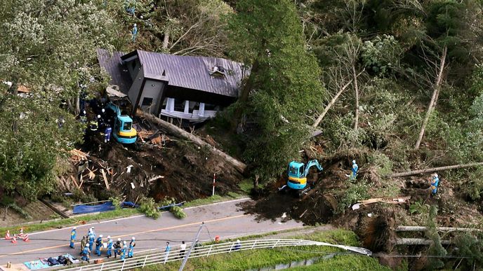 Zemětřesení na severu Japonska si vyžádalo přes 120 zraněných