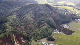 Zemětřesení na severu Japonska si vyžádalo přes 120 zraněných