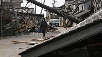 Počet obětí zemětřesení v Japonsku přesáhl 200, více než stovka lidí se pohřešuje