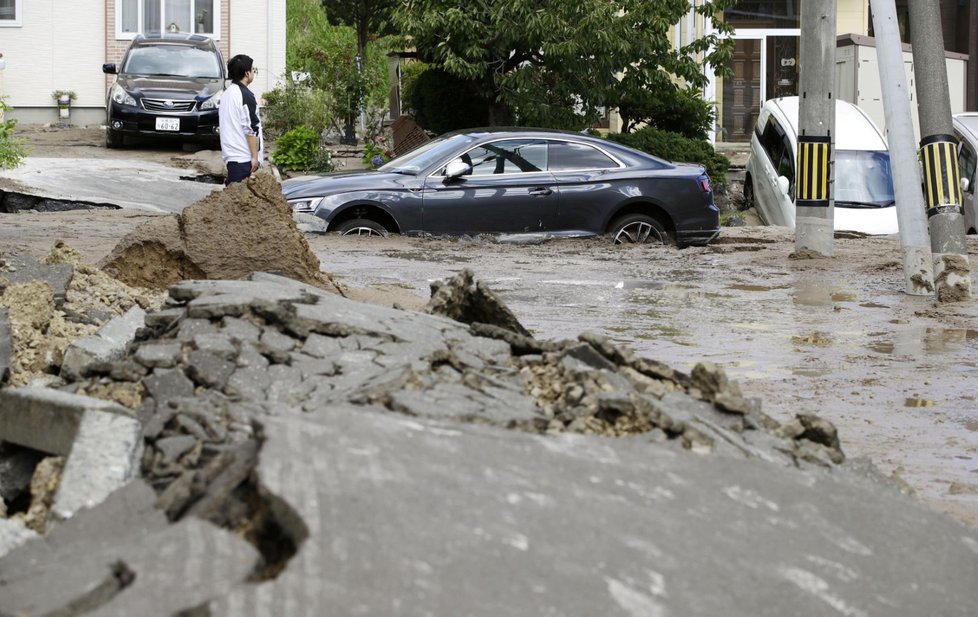 Zemětřesení na severu Japonska si vyžádalo přes 120 zraněných