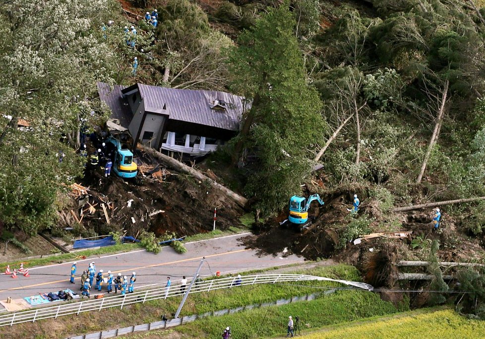 Zemětřesení na severu Japonska si vyžádalo přes 120 zraněných